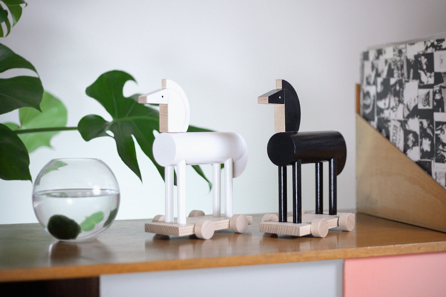 Horse ORTUS and NOXUS on a chest of drawers by Jiroutek KUTULU-Ortus-Noxus-home